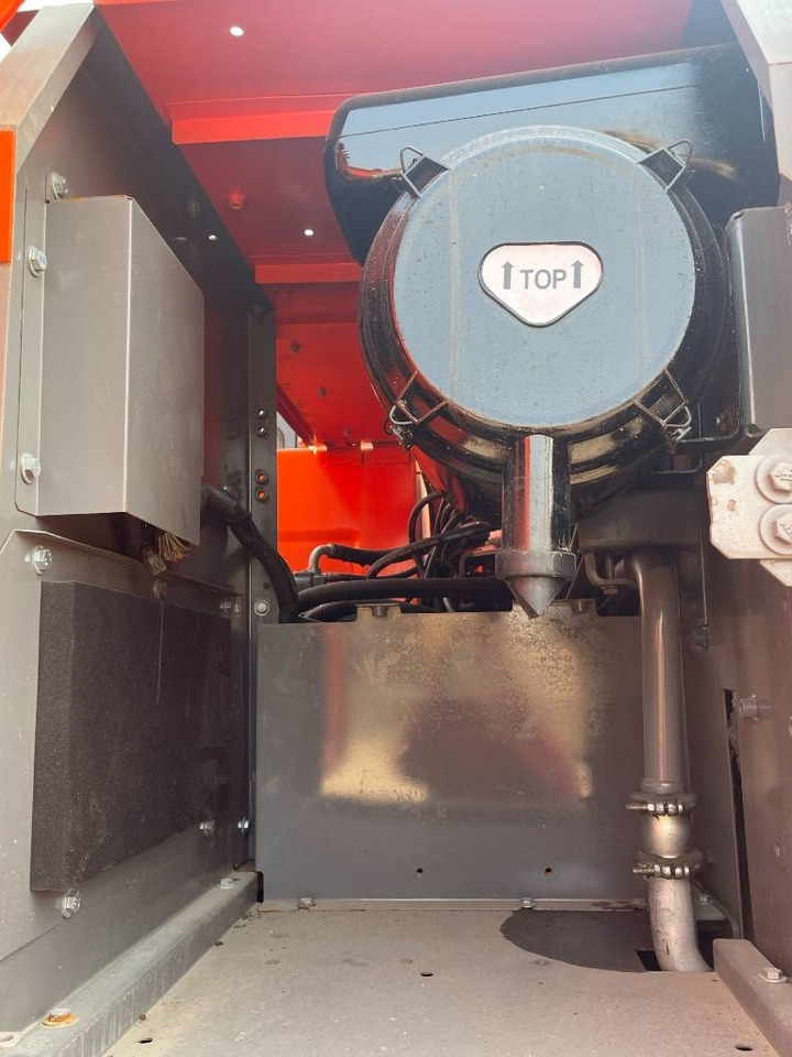 Hitachi ZX 210 - Верижен багер: снимка 2 Hitachi ZX 210 - Верижен багер: снимка 2