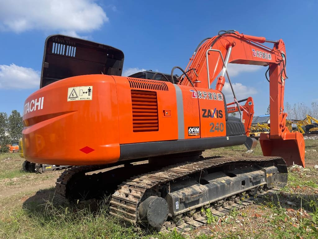 Hitachi ZX 240 - Верижен багер: снимка 1 Hitachi ZX 240 - Верижен багер: снимка 1