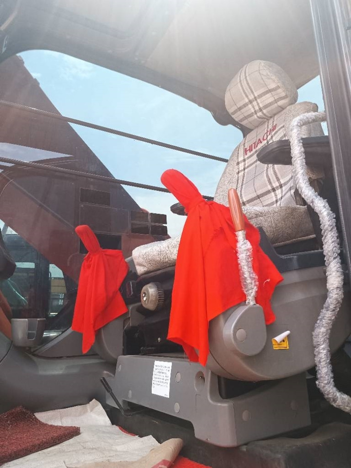 Hitachi ZX 240 - Верижен багер: снимка 2 Hitachi ZX 240 - Верижен багер: снимка 2