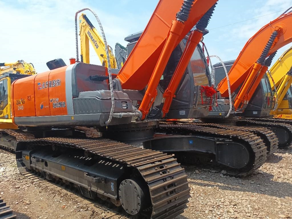 Hitachi ZX 240 - Верижен багер: снимка 4 Hitachi ZX 240 - Верижен багер: снимка 4