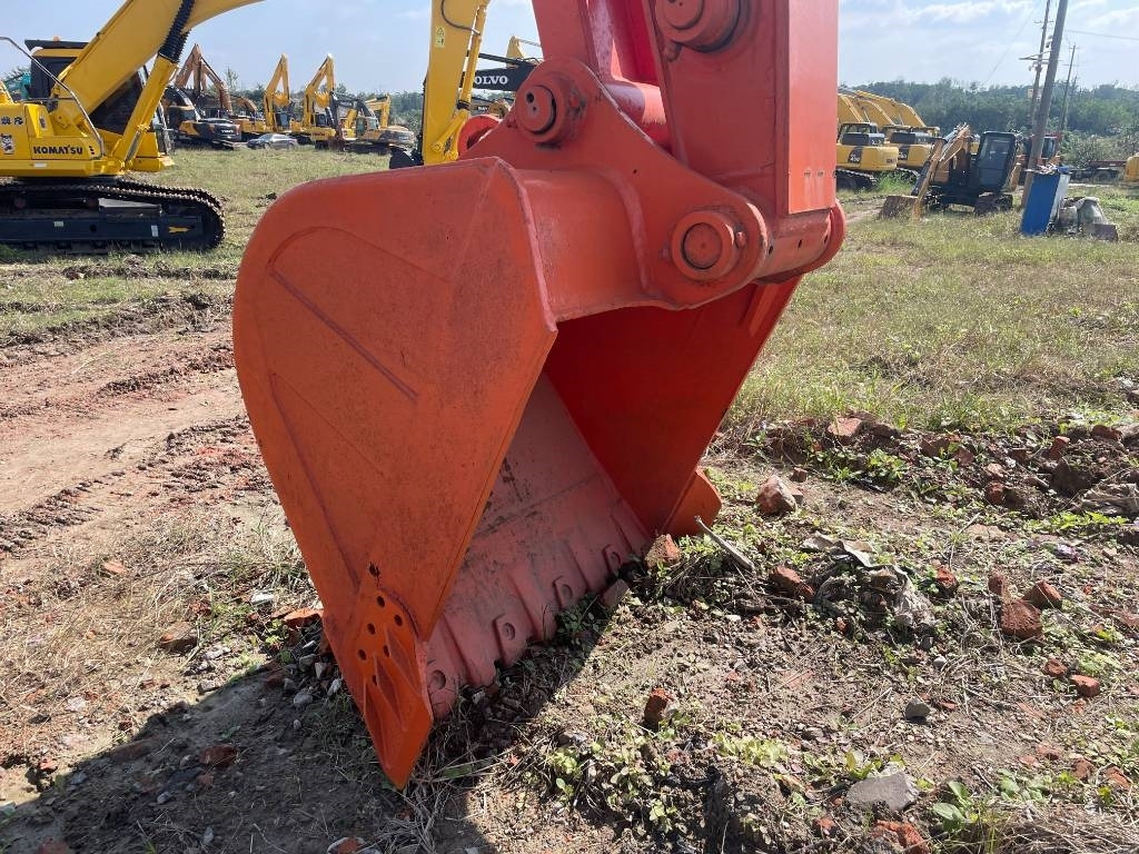 Hitachi ZX 240 - Верижен багер: снимка 5 Hitachi ZX 240 - Верижен багер: снимка 5