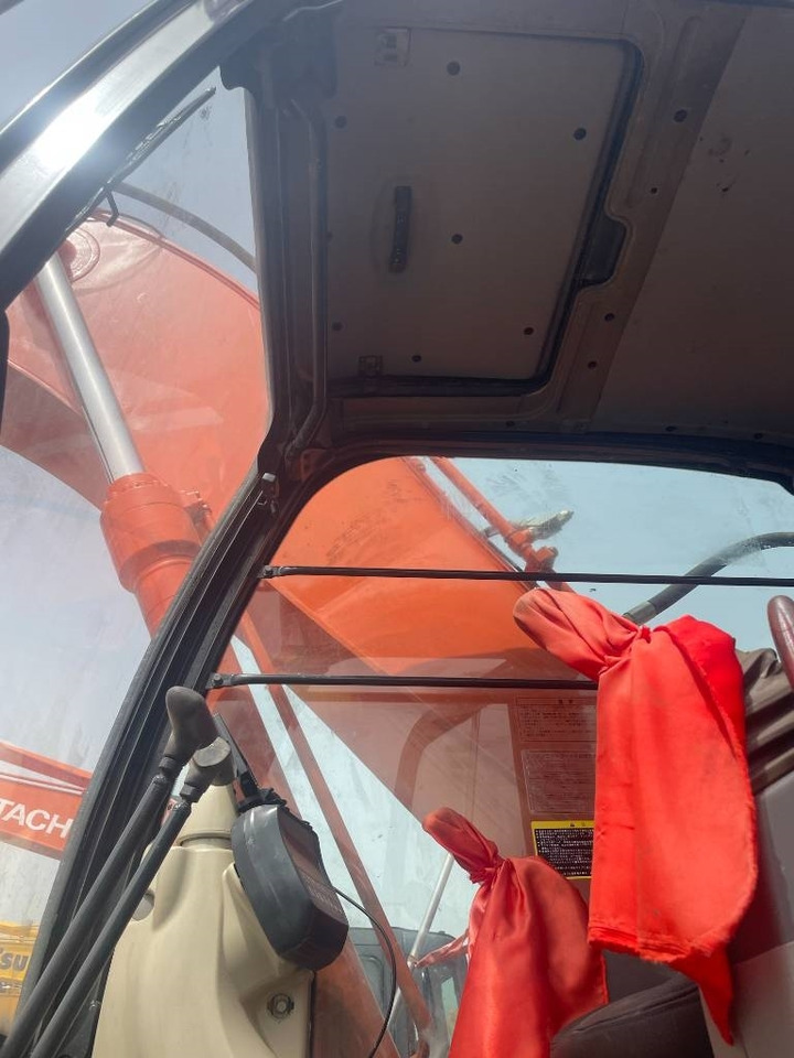 Hitachi ZX 240 - Верижен багер: снимка 5 Hitachi ZX 240 - Верижен багер: снимка 5