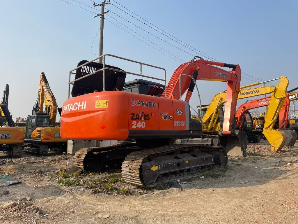 Hitachi ZX 240 - Верижен багер: снимка 4 Hitachi ZX 240 - Верижен багер: снимка 4
