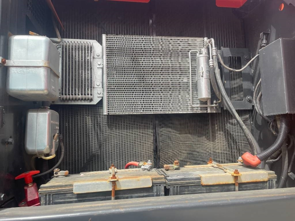 Hitachi ZX 240 - Верижен багер: снимка 3 Hitachi ZX 240 - Верижен багер: снимка 3