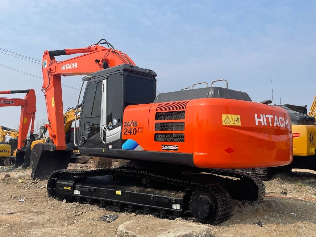 Hitachi ZX 240 - Верижен багер: снимка 1 Hitachi ZX 240 - Верижен багер: снимка 1