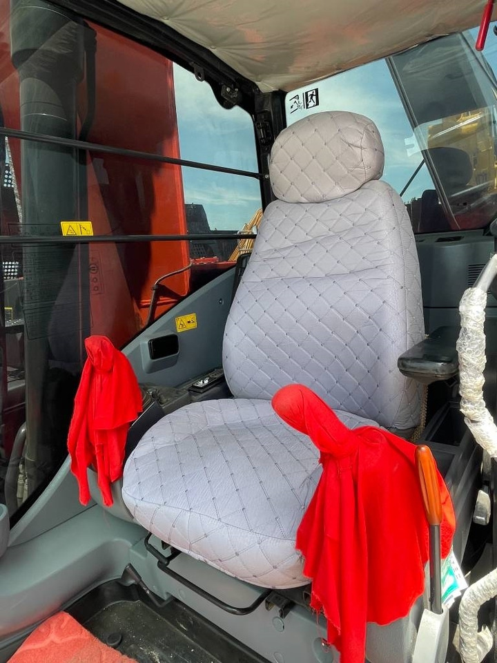 Hitachi ZX 240 - Верижен багер: снимка 4 Hitachi ZX 240 - Верижен багер: снимка 4