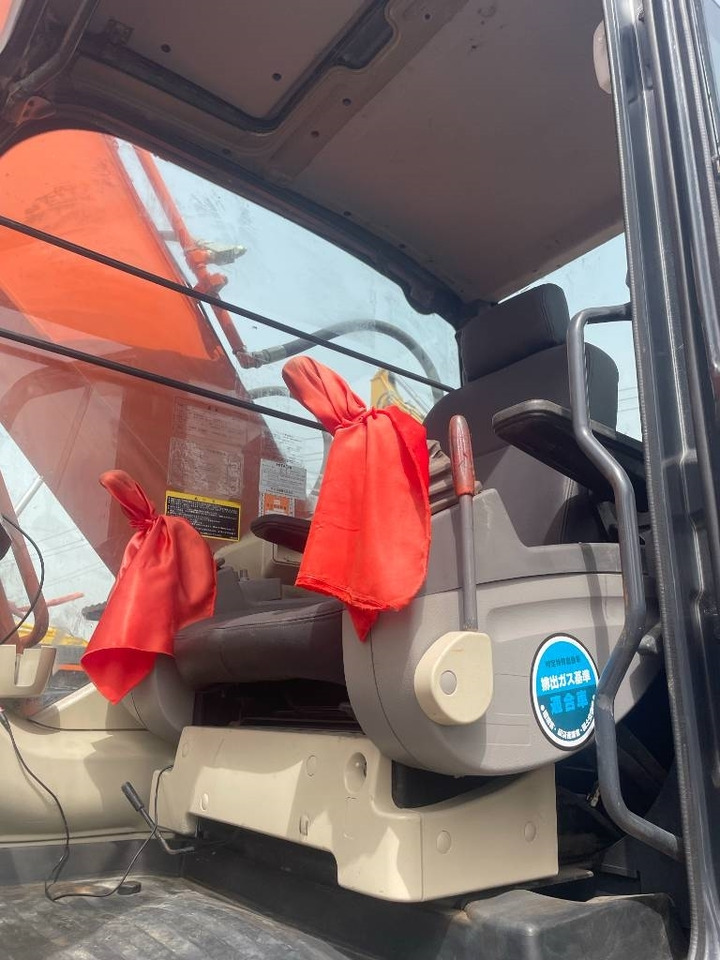 Hitachi ZX 240 - Верижен багер: снимка 4 Hitachi ZX 240 - Верижен багер: снимка 4