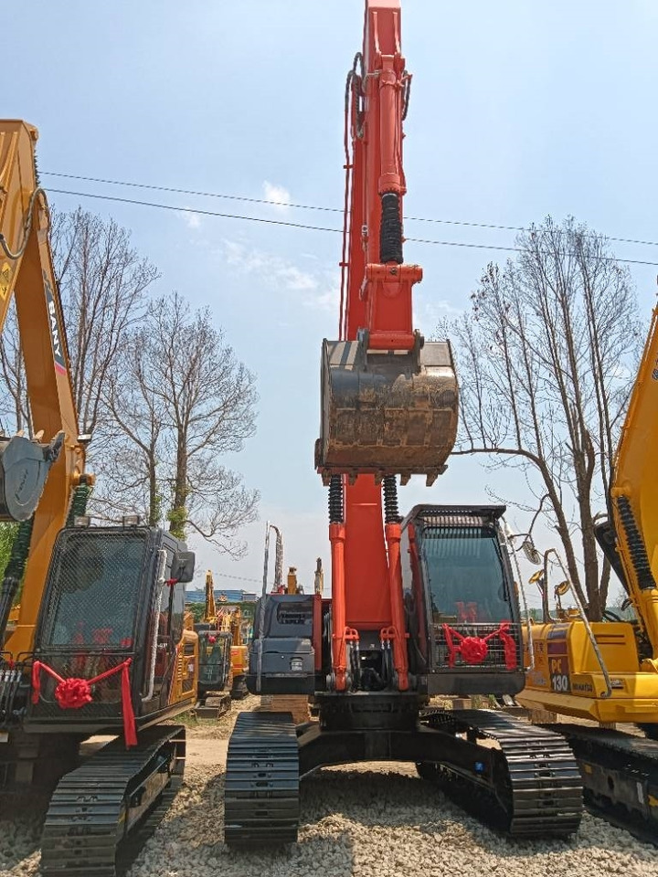 Hitachi ZX 240 - Верижен багер: снимка 2 Hitachi ZX 240 - Верижен багер: снимка 2