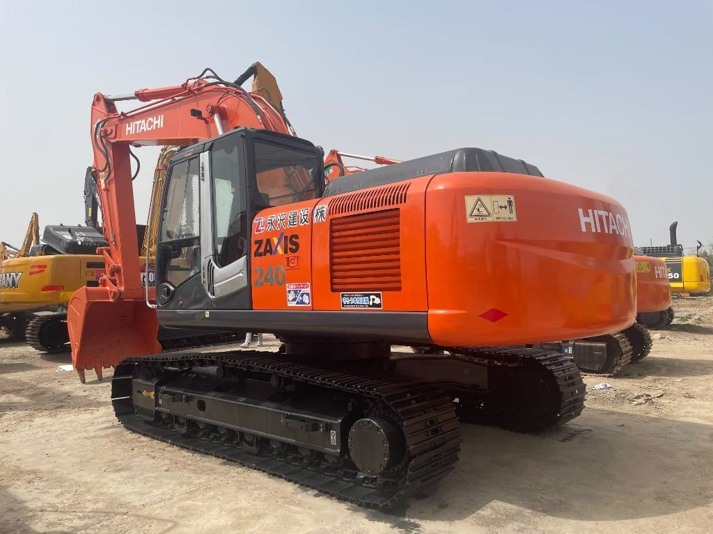 Hitachi ZX 240 - Верижен багер: снимка 1 Hitachi ZX 240 - Верижен багер: снимка 1
