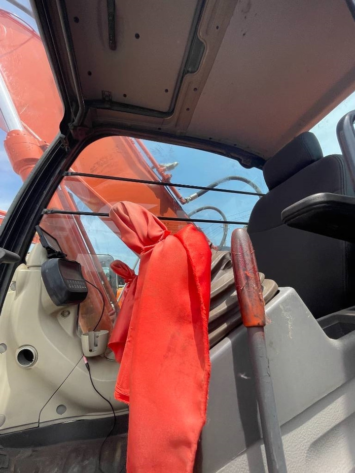 Hitachi ZX 240 - Верижен багер: снимка 2 Hitachi ZX 240 - Верижен багер: снимка 2