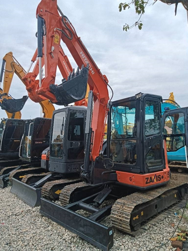 Hitachi ZX 55 - Верижен багер: снимка 2 Hitachi ZX 55 - Верижен багер: снимка 2