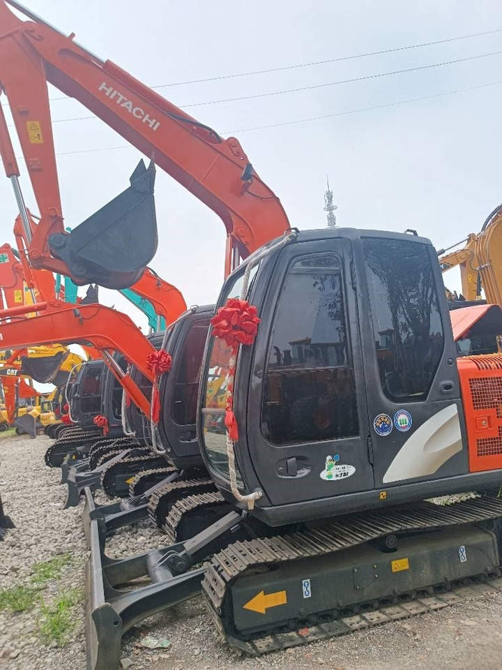 Hitachi ZX 60 - Верижен багер: снимка 1 Hitachi ZX 60 - Верижен багер: снимка 1