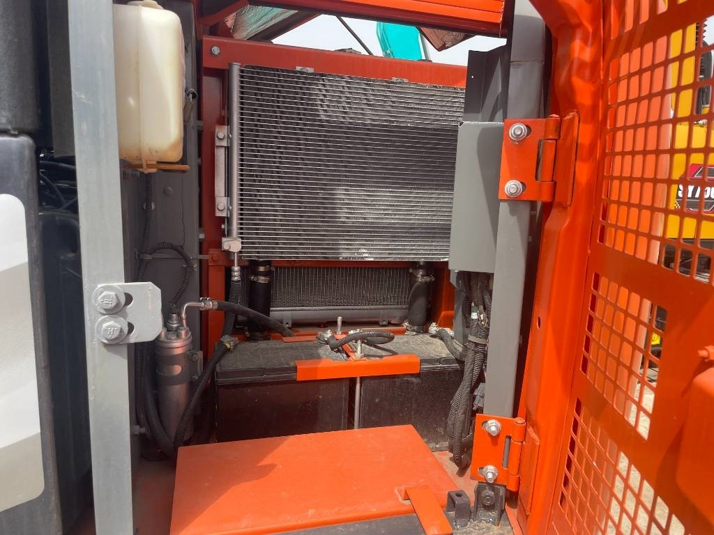 Hitachi ZX 70 - Мини багер: снимка 4 Hitachi ZX 70 - Мини багер: снимка 4