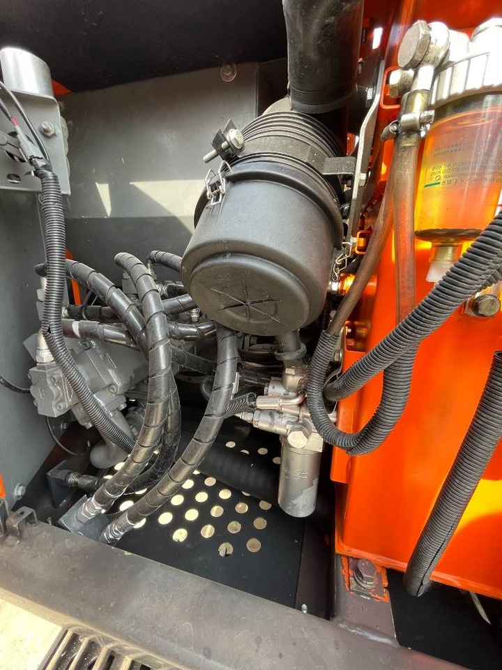 Hitachi ZX 70 - Мини багер: снимка 2 Hitachi ZX 70 - Мини багер: снимка 2