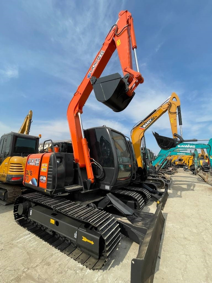 Hitachi ZX 70 - Мини багер: снимка 4 Hitachi ZX 70 - Мини багер: снимка 4