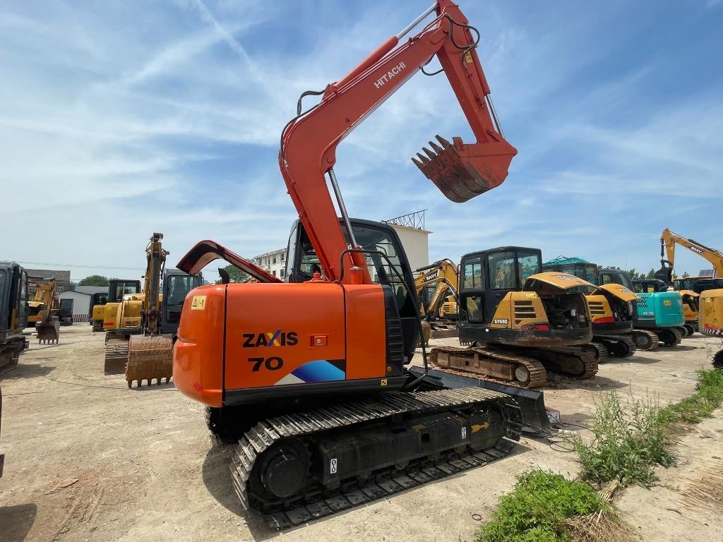 Hitachi ZX 70 - Мини багер: снимка 1 Hitachi ZX 70 - Мини багер: снимка 1