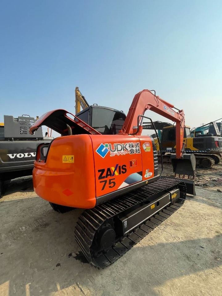 Hitachi ZX 75 - Верижен багер: снимка 2 Hitachi ZX 75 - Верижен багер: снимка 2