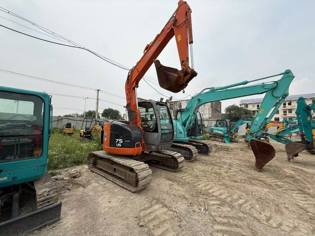 Hitachi ZX 75 US - Мини багер: снимка 5 Hitachi ZX 75 US - Мини багер: снимка 5