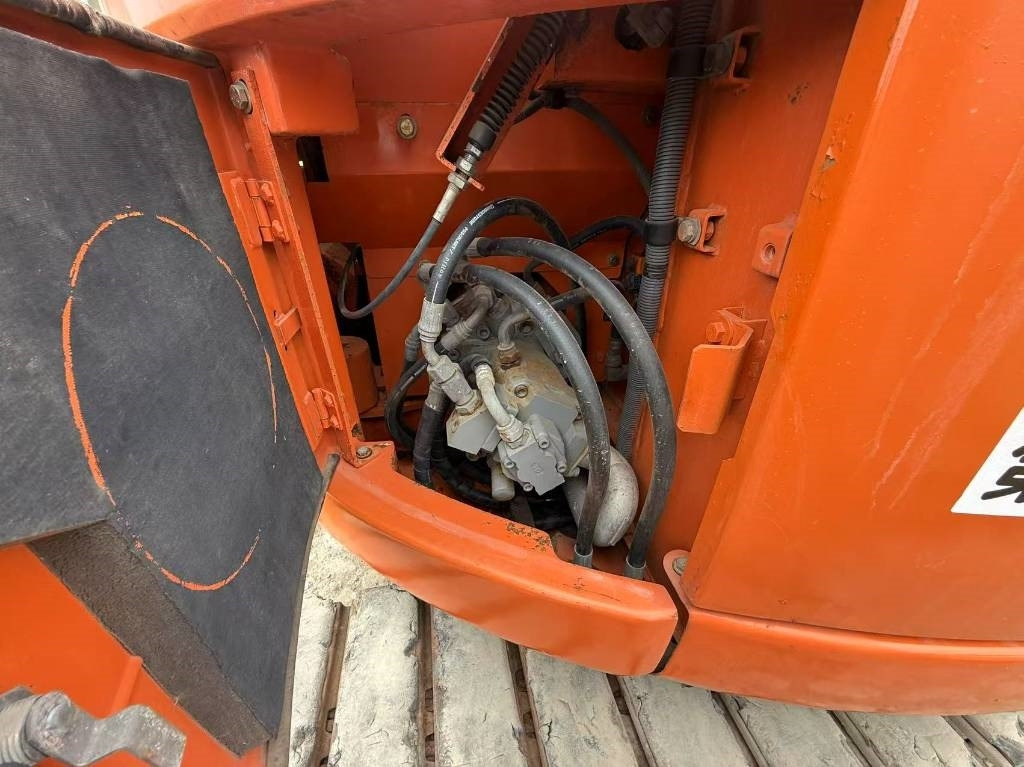 Hitachi ZX 75 US - Мини багер: снимка 4 Hitachi ZX 75 US - Мини багер: снимка 4