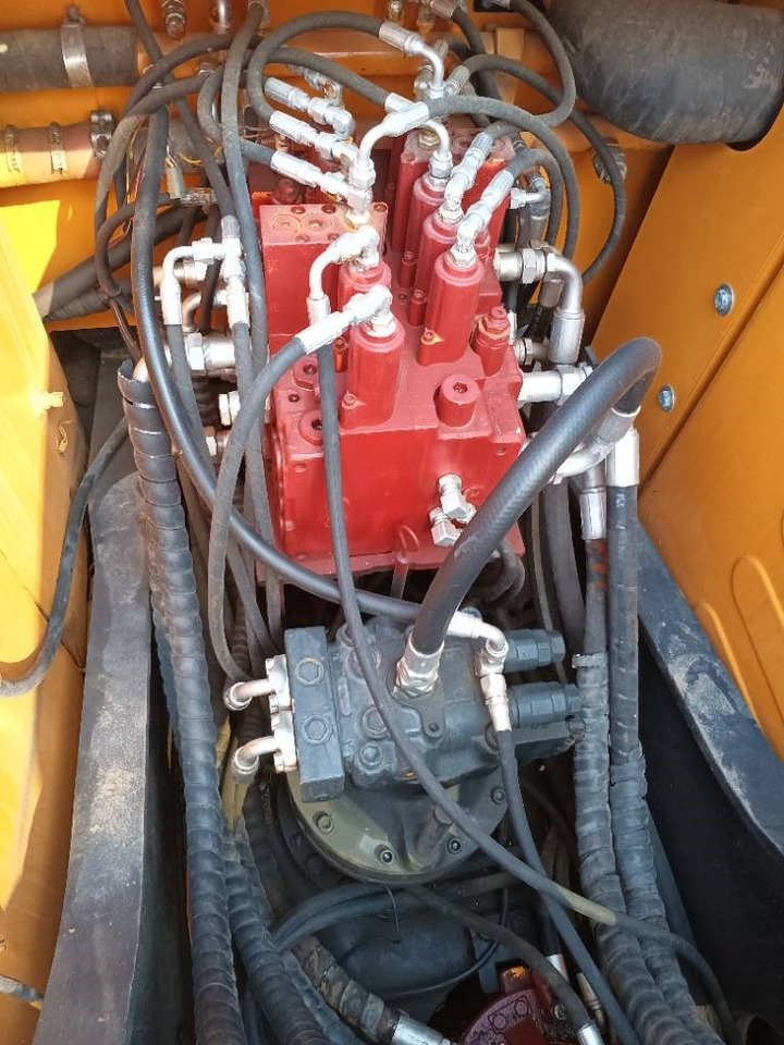 Hyundai R150W - Колесен багер: снимка 3 Hyundai R150W - Колесен багер: снимка 3
