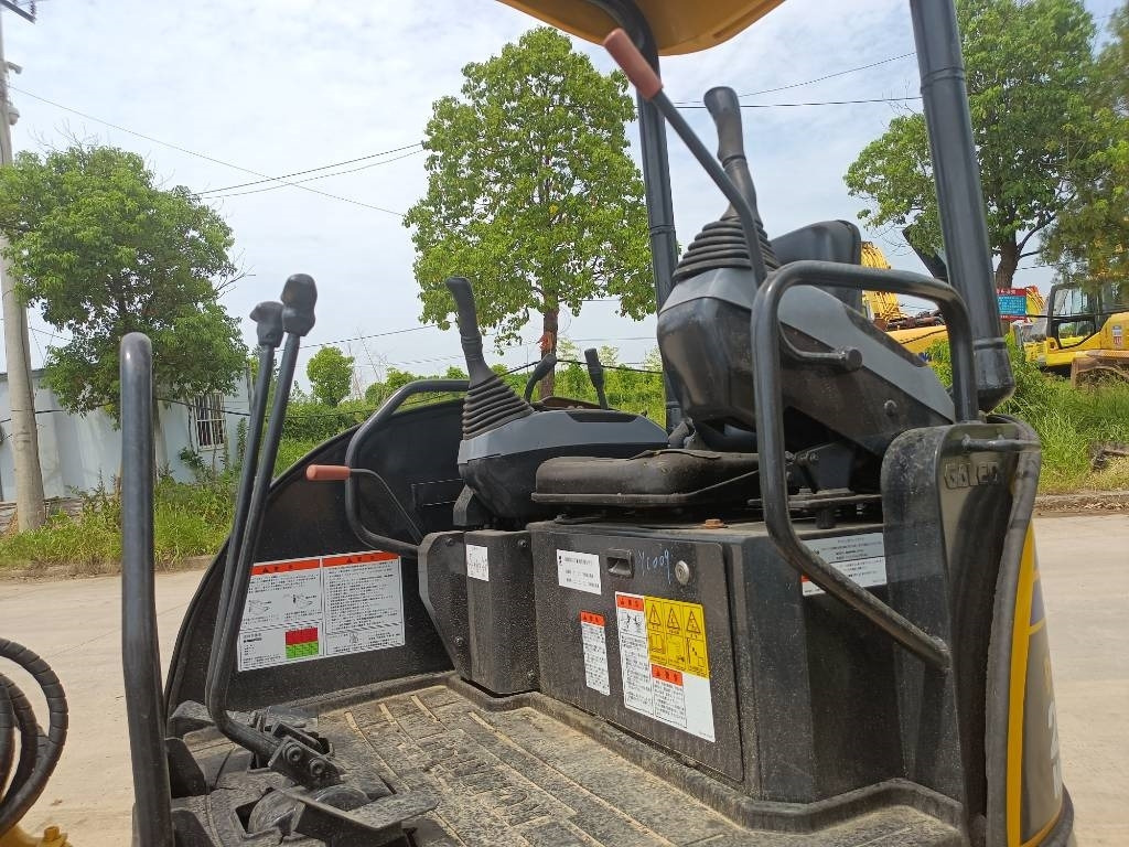 Komatsu PC 20 - Верижен багер: снимка 4 Komatsu PC 20 - Верижен багер: снимка 4