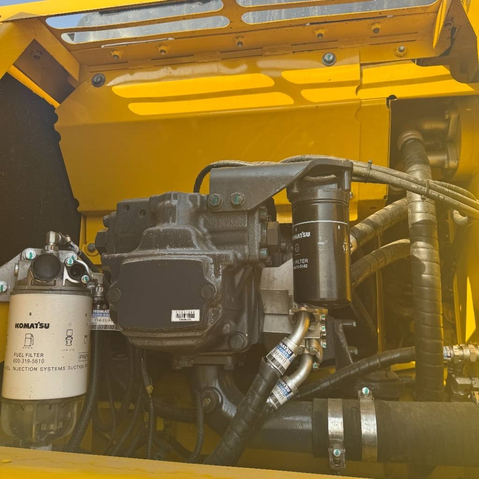 Komatsu PC 200-8 - Верижен багер: снимка 5 Komatsu PC 200-8 - Верижен багер: снимка 5