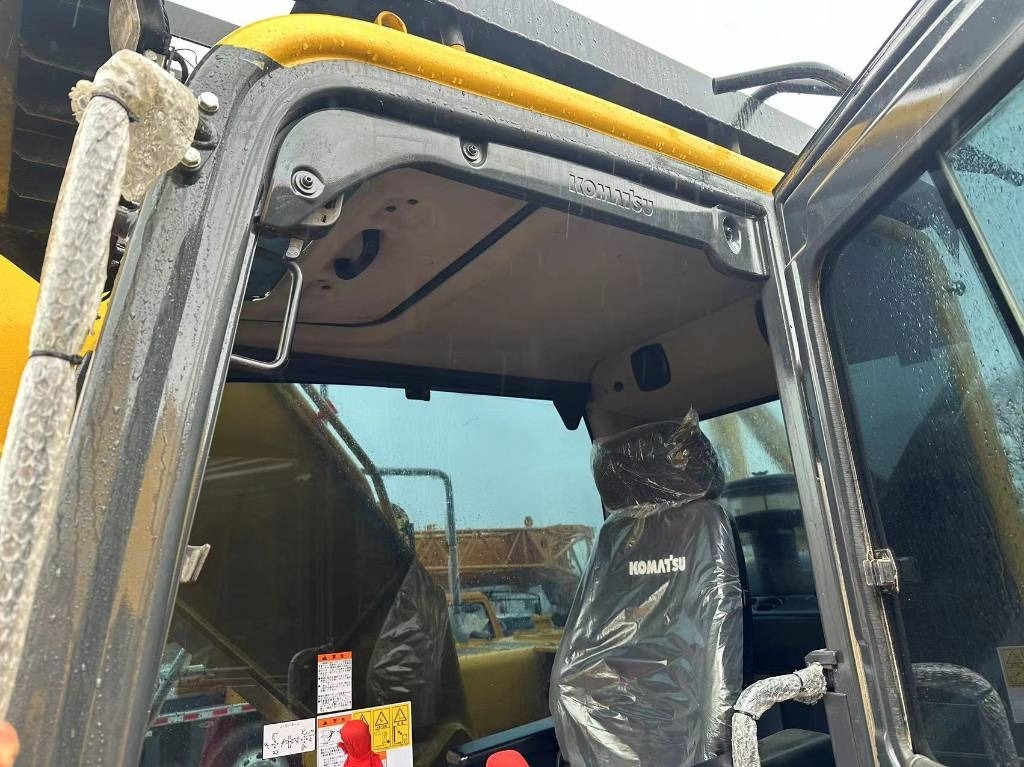 Komatsu PC 200 - Верижен багер: снимка 3 Komatsu PC 200 - Верижен багер: снимка 3