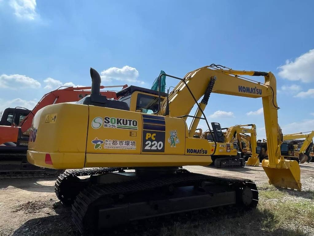 Komatsu PC 220 - Верижен багер: снимка 1 Komatsu PC 220 - Верижен багер: снимка 1
