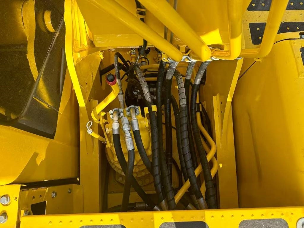 Komatsu PC 240 - Верижен багер: снимка 3 Komatsu PC 240 - Верижен багер: снимка 3