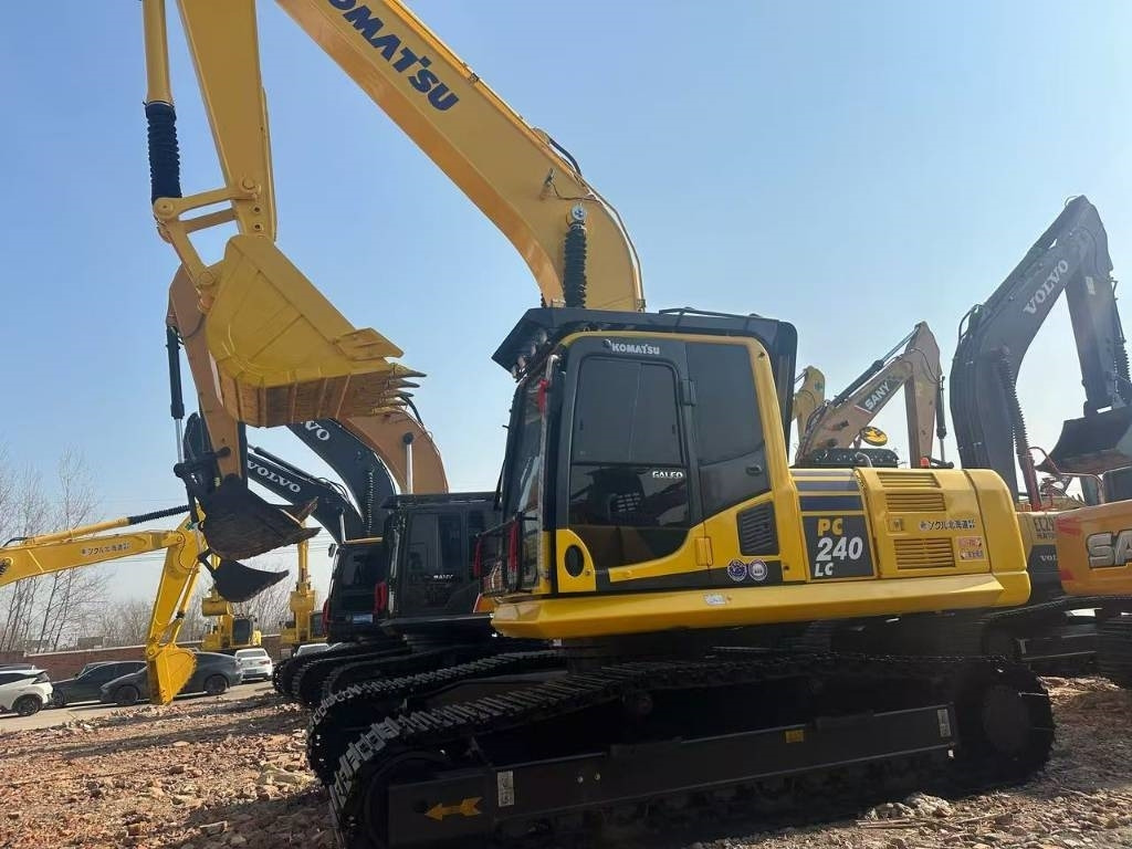 Komatsu PC 240 - Верижен багер: снимка 2 Komatsu PC 240 - Верижен багер: снимка 2