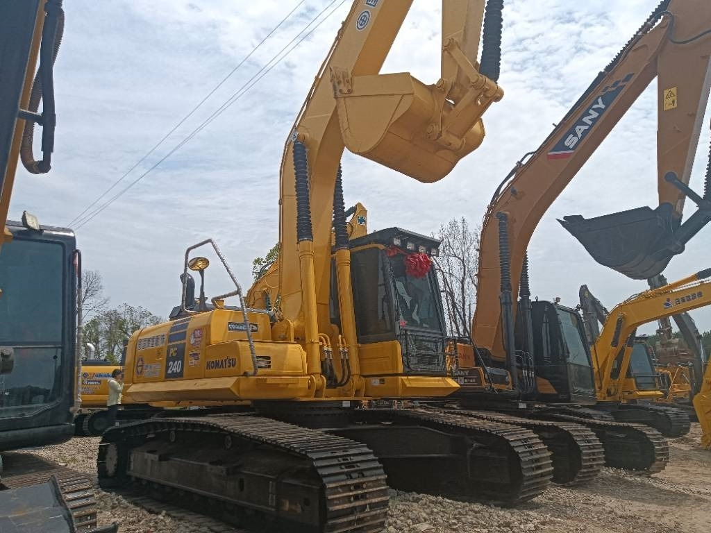 Komatsu PC 240 - Верижен багер: снимка 3 Komatsu PC 240 - Верижен багер: снимка 3