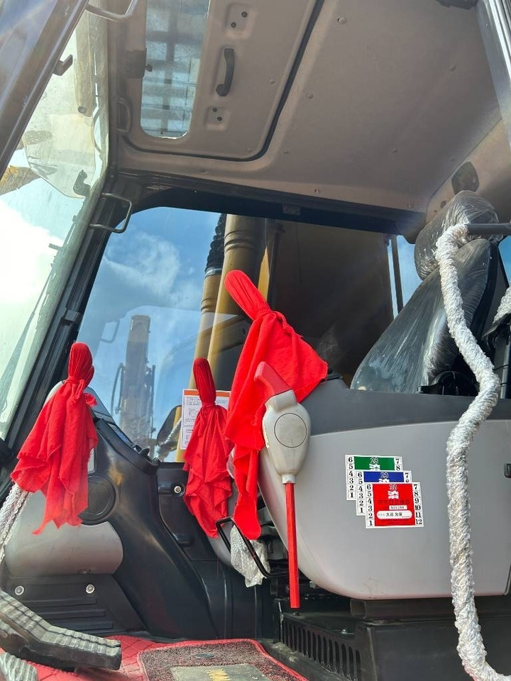 Komatsu PC 240 LC - Верижен багер: снимка 4 Komatsu PC 240 LC - Верижен багер: снимка 4