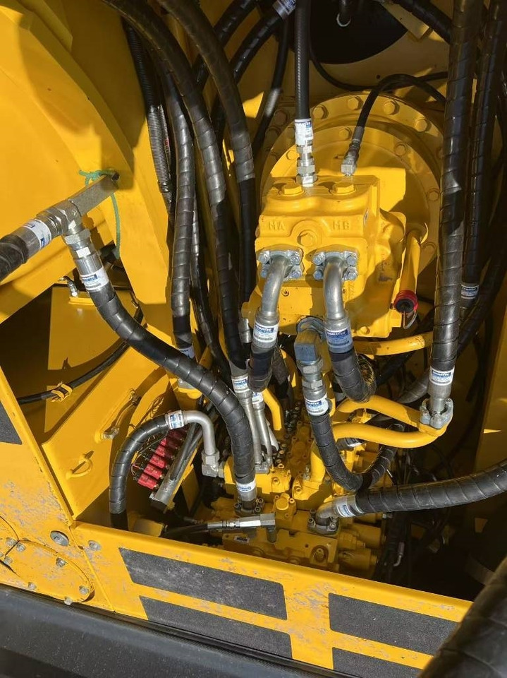 Komatsu PC 300 - Верижен багер: снимка 5 Komatsu PC 300 - Верижен багер: снимка 5