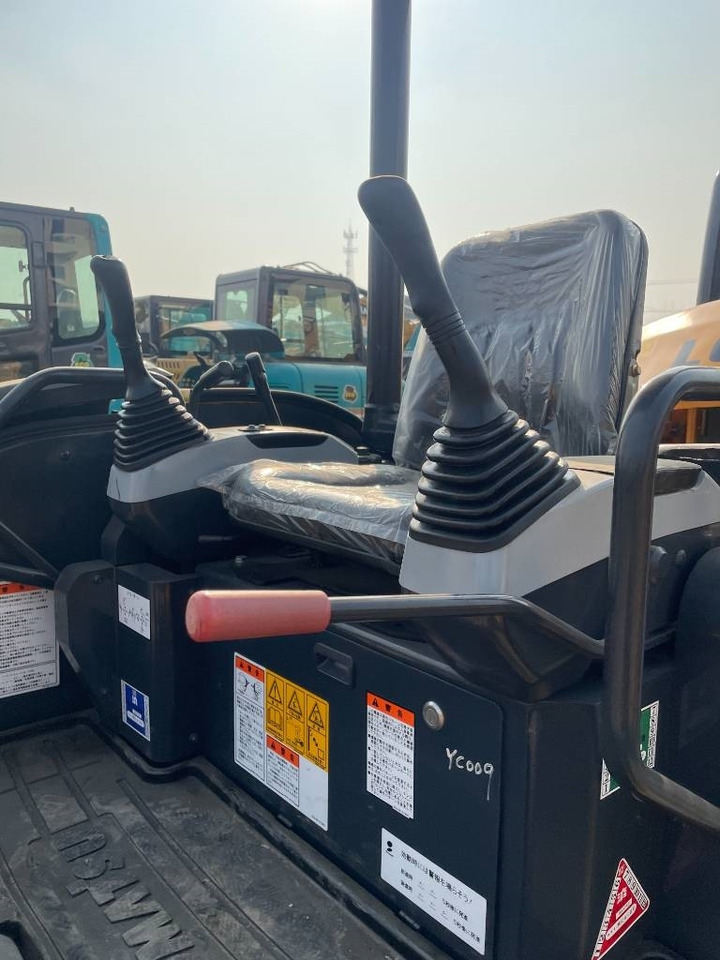 Komatsu PC 35 - Мини багер: снимка 4 Komatsu PC 35 - Мини багер: снимка 4