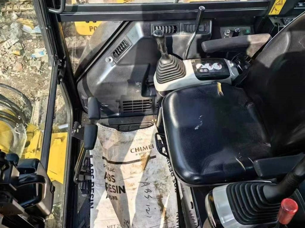 Komatsu PC 35 - Мини багер: снимка 4 Komatsu PC 35 - Мини багер: снимка 4