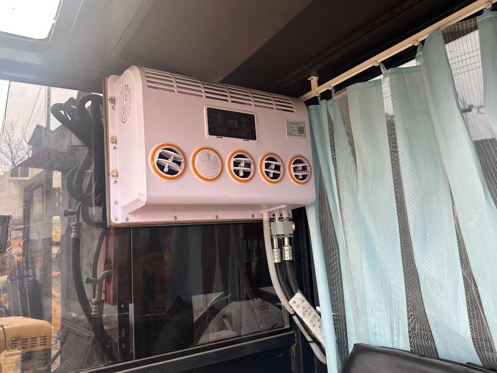 Kubota U 20 - Верижен багер: снимка 5 Kubota U 20 - Верижен багер: снимка 5