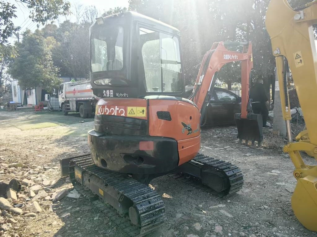 Kubota U 35 - Мини багер: снимка 5 Kubota U 35 - Мини багер: снимка 5