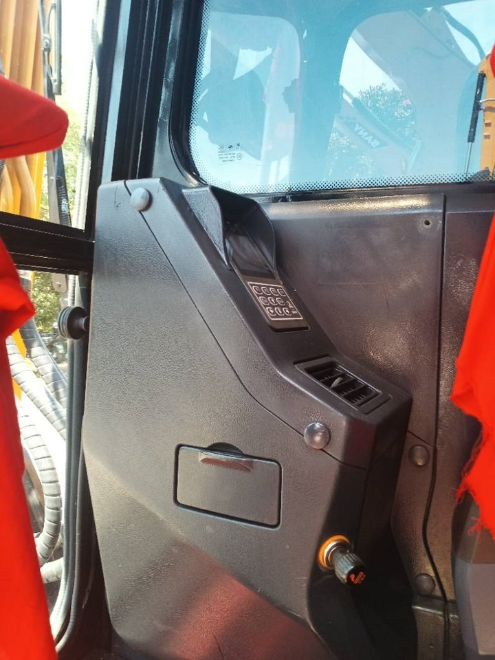 Sany 60C - Верижен багер: снимка 5 Sany 60C - Верижен багер: снимка 5