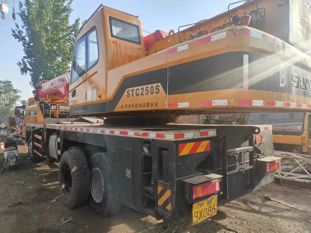 Sany STC 250 H - Кран за всякакви терени: снимка 5 Sany STC 250 H - Кран за всякакви терени: снимка 5