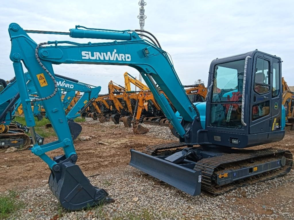 Sunward SWE 70 - Мини багер: снимка 3 Sunward SWE 70 - Мини багер: снимка 3