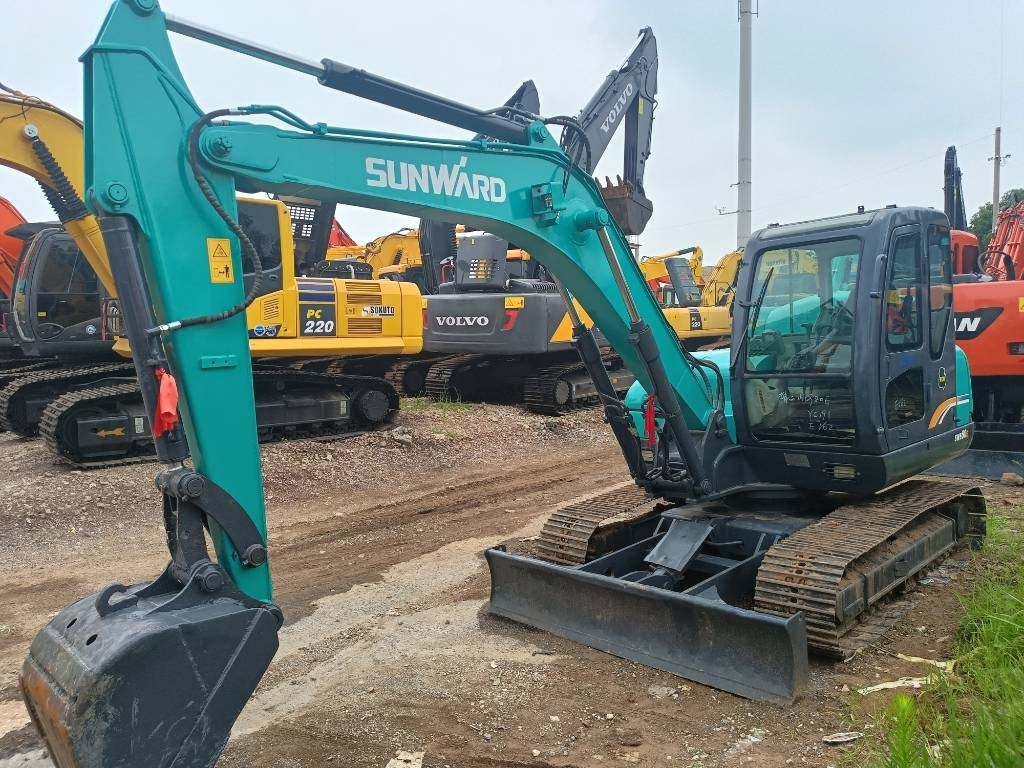Sunward SWE 80 E - Мини багер: снимка 2 Sunward SWE 80 E - Мини багер: снимка 2