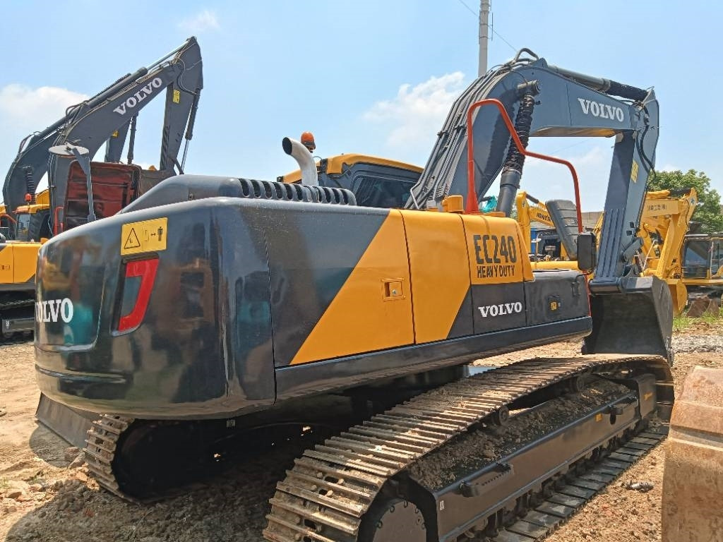 Верижен багер Volvo EC 240: снимка 1