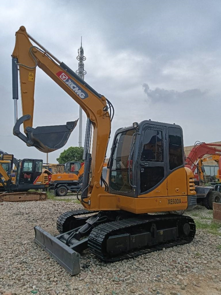 XCMG XE 60 DA - Мини багер: снимка 2 XCMG XE 60 DA - Мини багер: снимка 2
