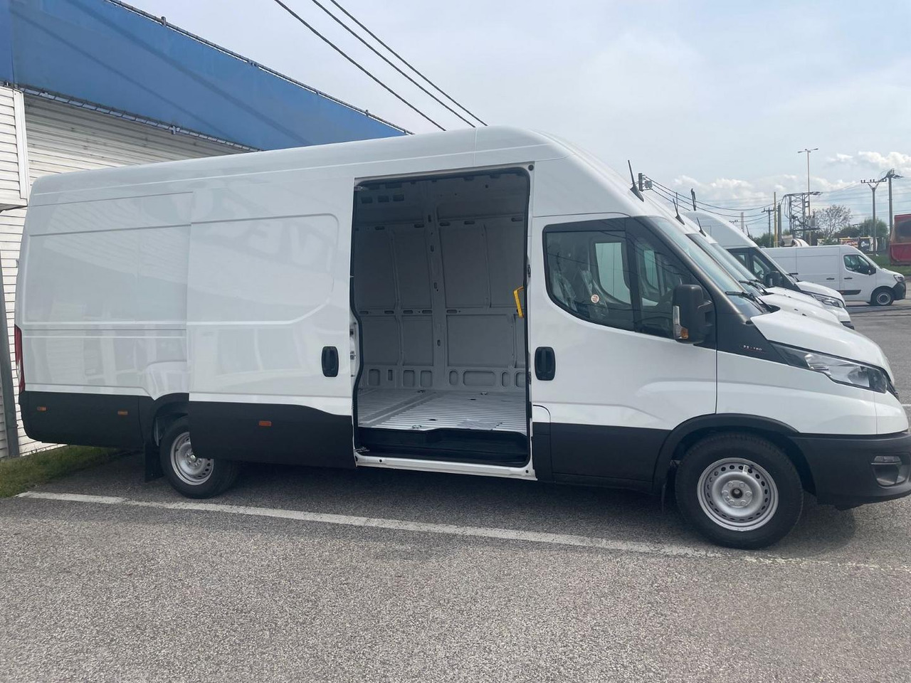 Iveco DAILY VAN, 3.0 D 176k, 35S18H V Evolution H3 - Товарен бус: снимка 5 Iveco DAILY VAN, 3.0 D 176k, 35S18H V Evolution H3 - Товарен бус: снимка 5
