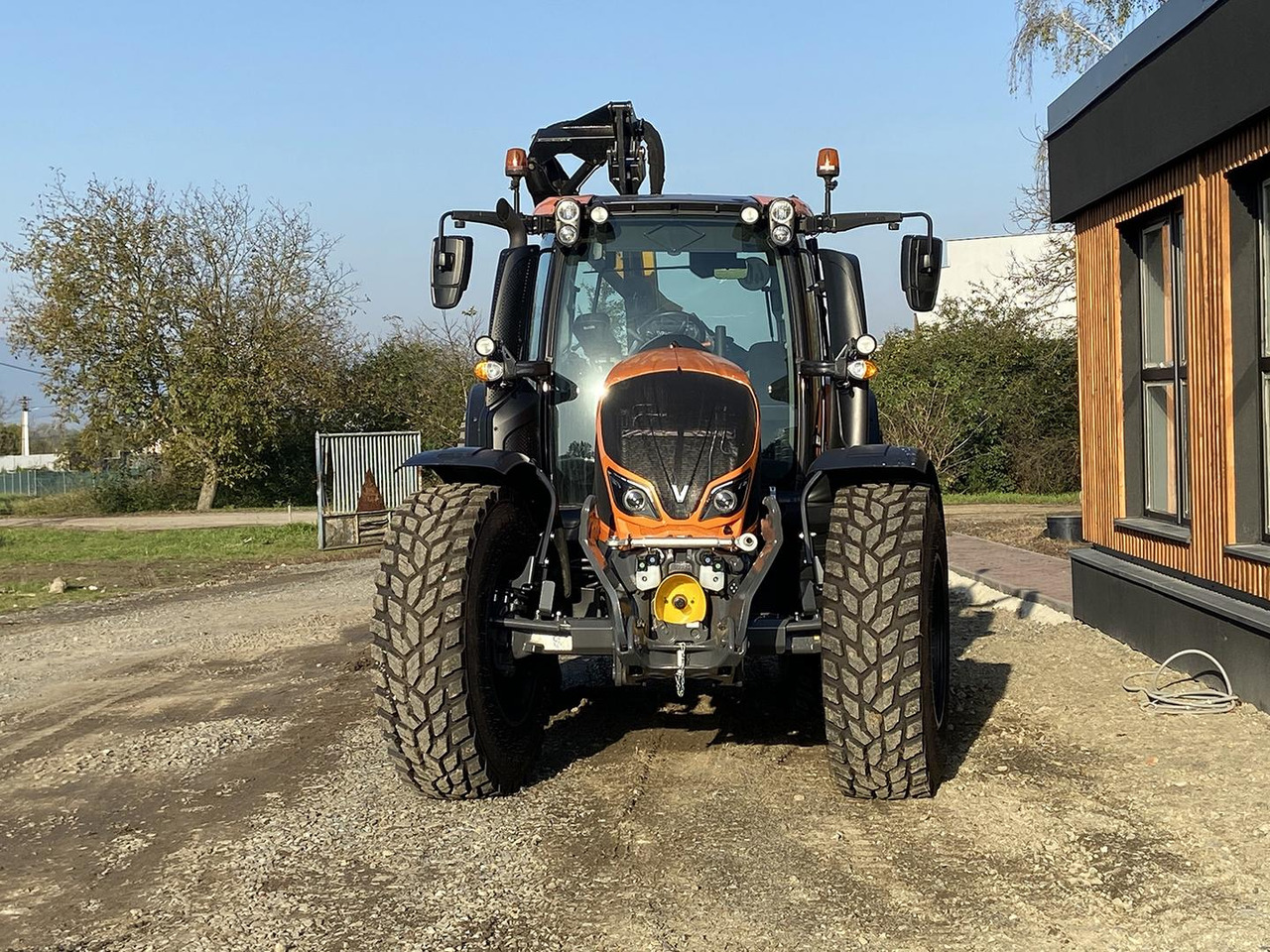 Valtra N, 49 AWI, 134 - Трактор: снимка 4 Valtra N, 49 AWI, 134 - Трактор: снимка 4