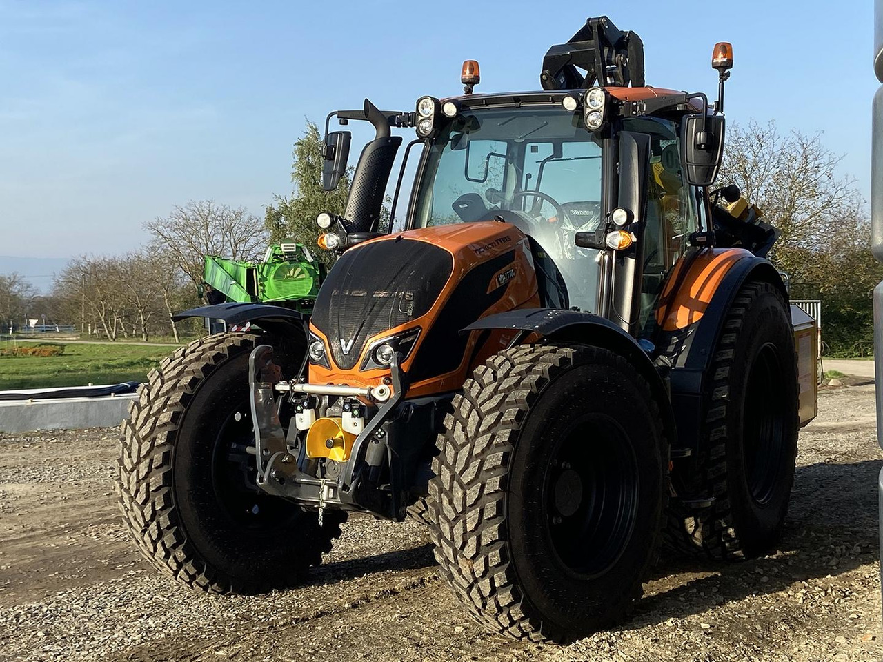 Valtra N, 49 AWI, 134 - Трактор: снимка 5 Valtra N, 49 AWI, 134 - Трактор: снимка 5