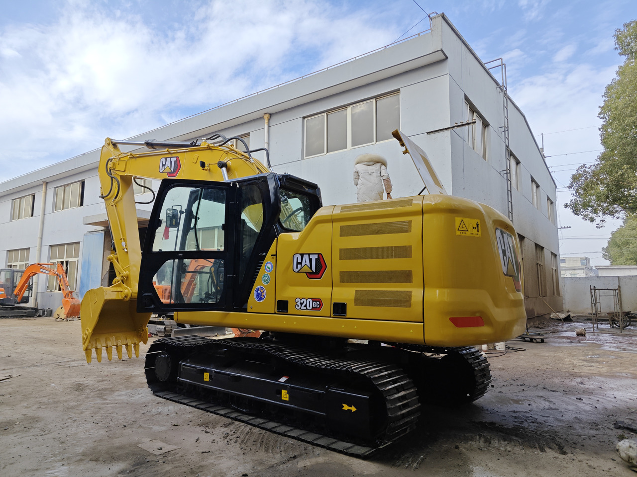CATERPILLAR 320GC - Верижен багер: снимка 1 CATERPILLAR 320GC - Верижен багер: снимка 1