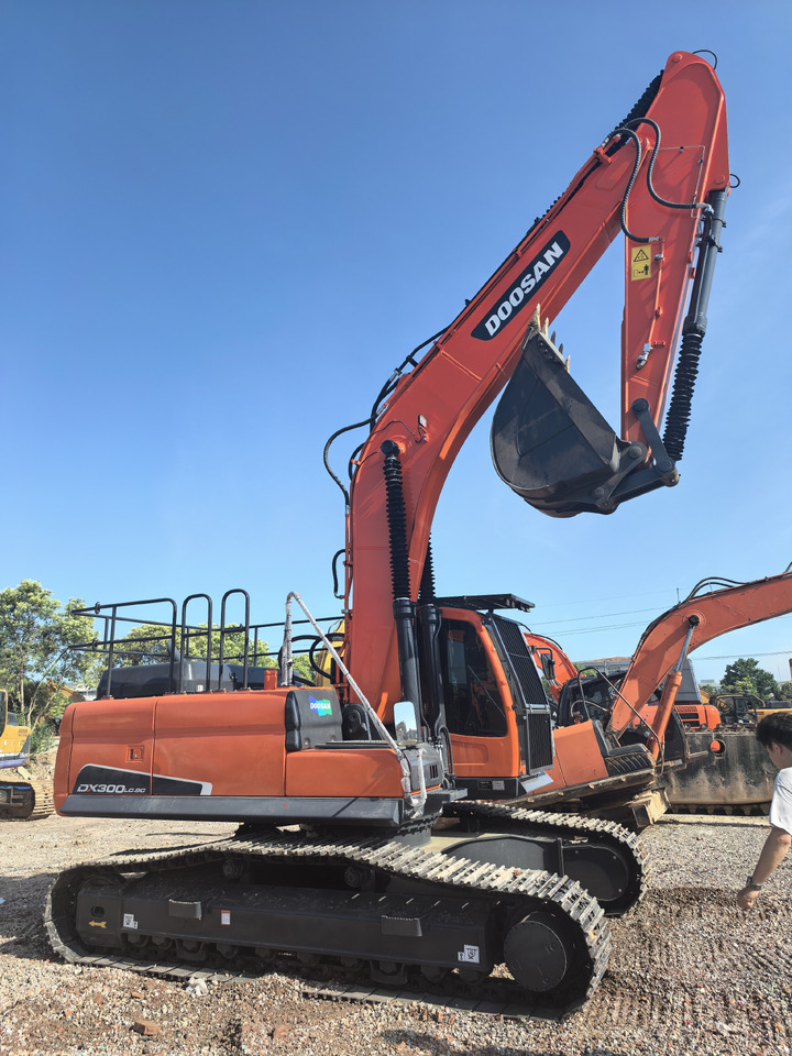DOOSAN DX300 used excavator - Автокран: снимка 5 DOOSAN DX300 used excavator - Автокран: снимка 5