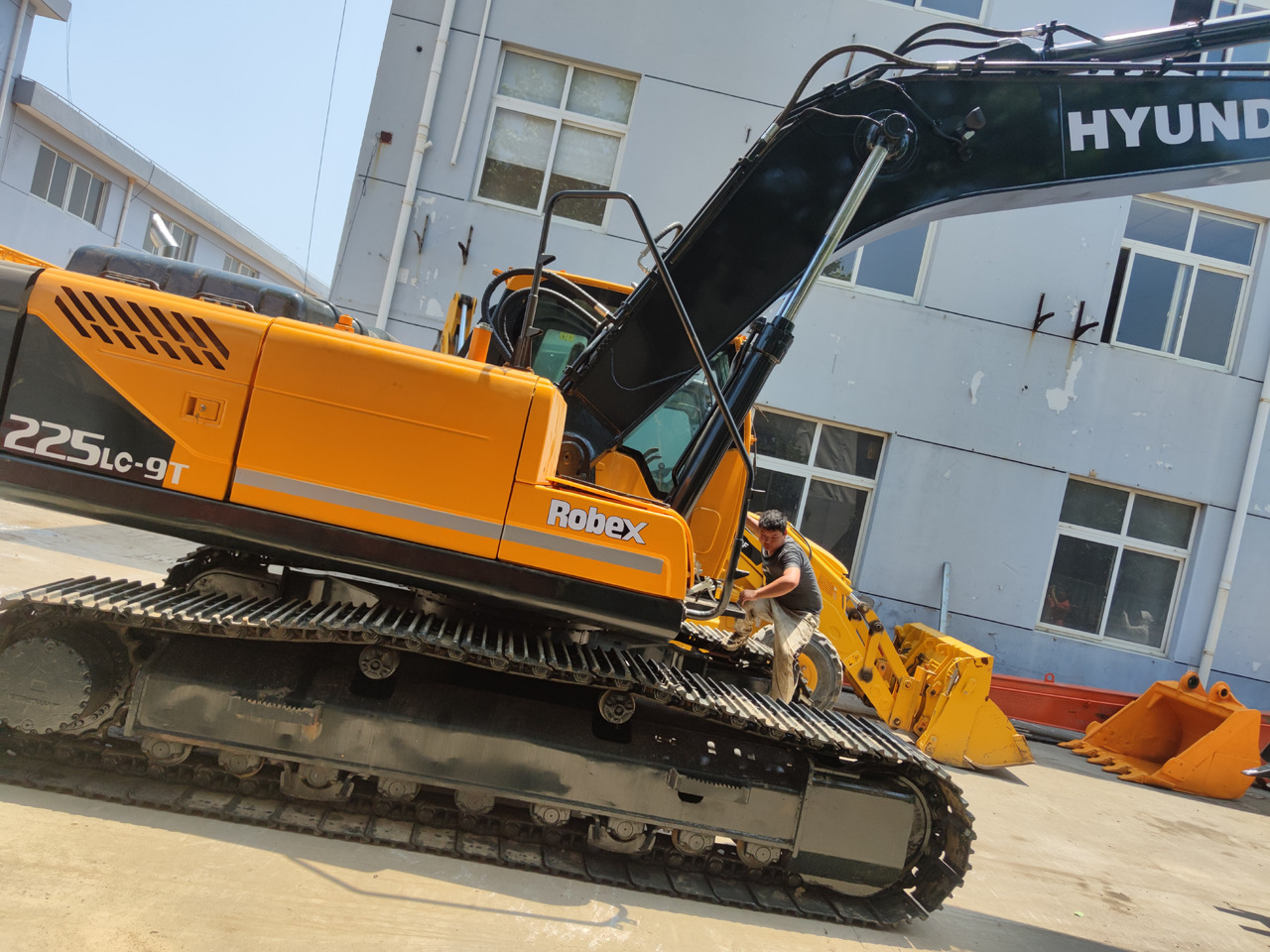 HYUNDAI 225 USED 225LC-9 EXCAVATOR - Верижен багер: снимка 5 HYUNDAI 225 USED 225LC-9 EXCAVATOR - Верижен багер: снимка 5