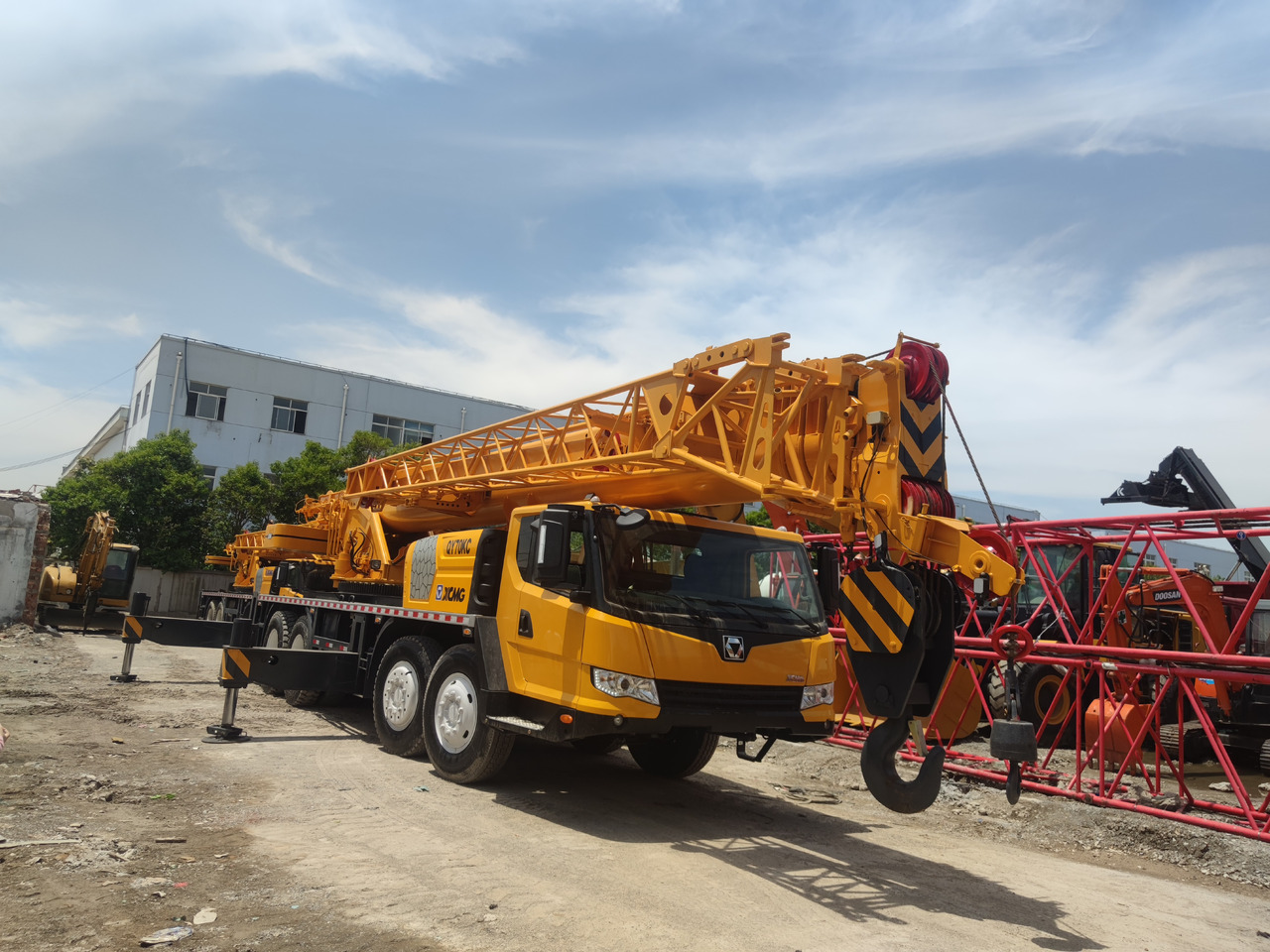 XCMG QY70K - Кран за всякакви терени: снимка 3 XCMG QY70K - Кран за всякакви терени: снимка 3